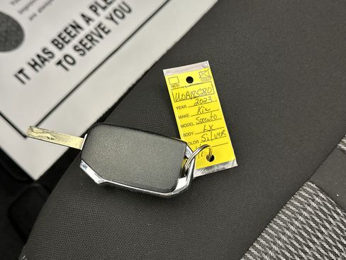 Used 2023 Kia Sorento LX image 30