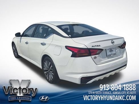 Used 2025 Nissan Altima 2.5 SV FWD image 3