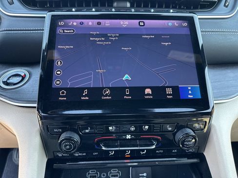 Certified 2025 Jeep Grand Cherokee Limited w/ Luxury Tech Group II AWD/4WD image 11