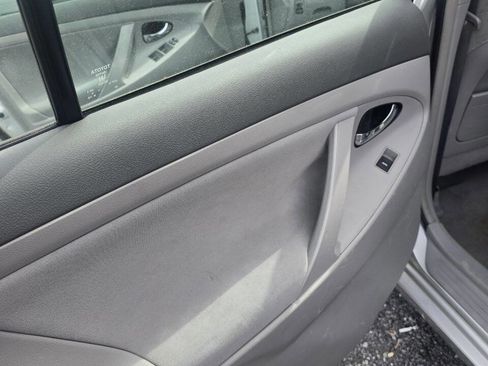 Used 2010 Toyota Camry LE FWD image 17