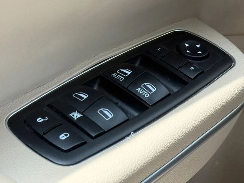 Used 2014 Chrysler 300 RWD image 23