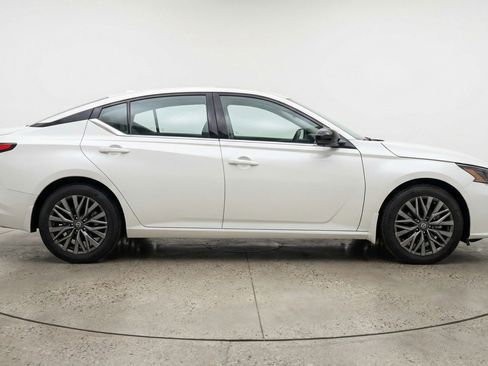 Used 2025 Nissan Altima 2.5 SV image 11