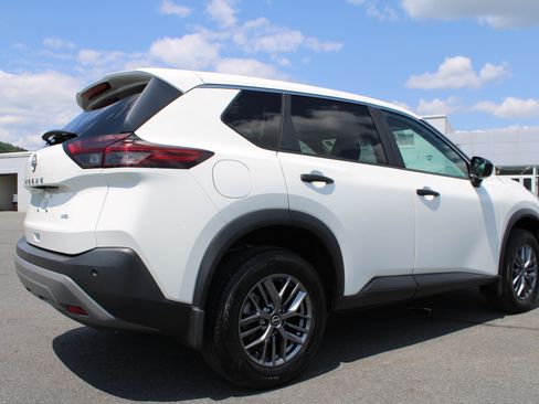 Used 2023 Nissan Rogue S AWD/4WD image 7