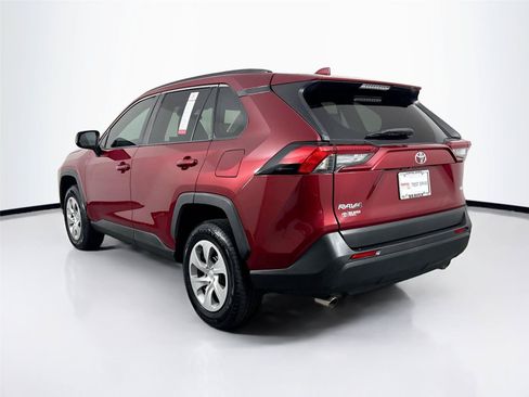 Used 2019 Toyota RAV4 LE FWD image 11