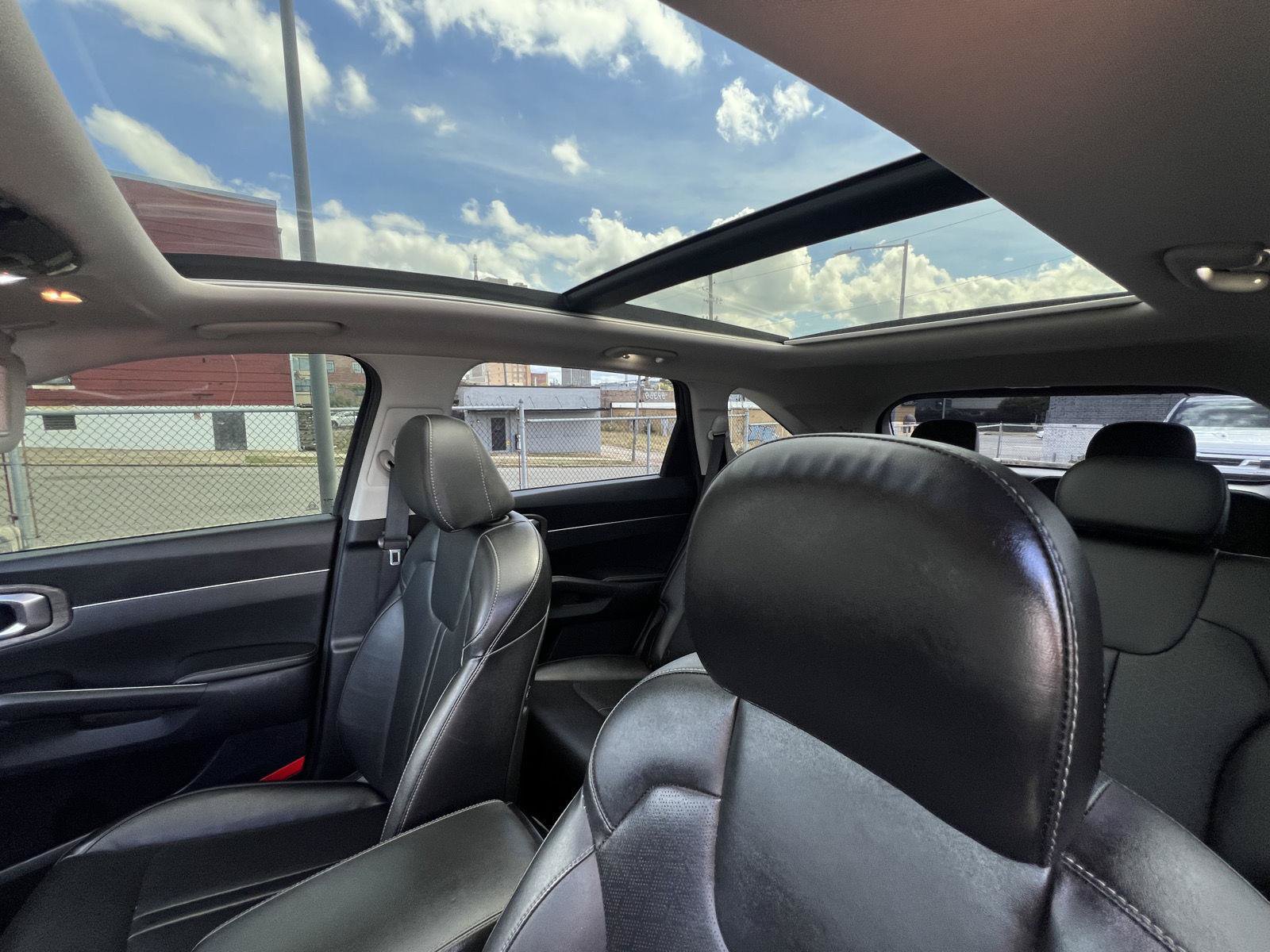Used 2022 Kia Sorento EX w/ Panoramic Sunroof Package FWD image 15