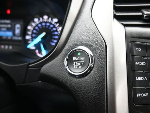 Used 2017 Ford Fusion SE image 19