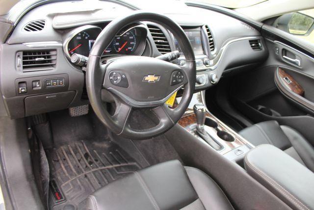 Used 2015 Chevrolet Impala LT w/ Convenience Package FWD image 13