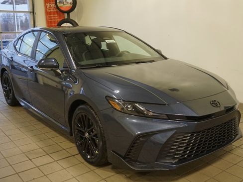 New 2026 Toyota Camry SE image 2