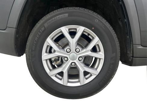 Used 2022 Jeep Grand Cherokee L Limited w/ Luxury Tech Group II image 25