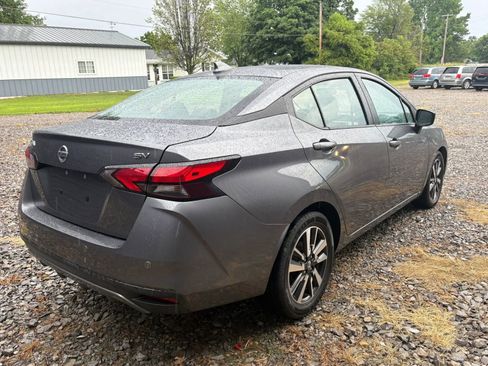 Used 2021 Nissan Versa SV FWD image 8