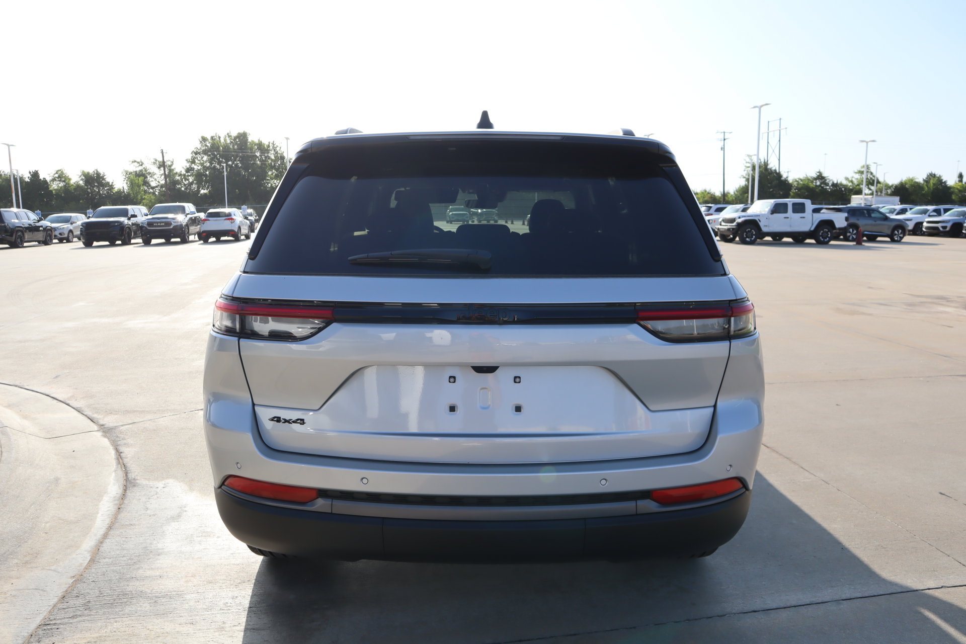 New 2026 Jeep Grand Cherokee Limited w/ Limited Altitude Package AWD/4WD image 23