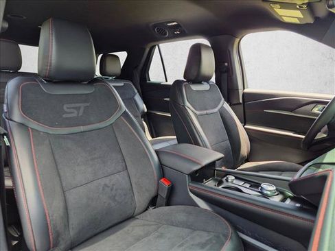 Used 2025 Ford Explorer ST AWD/4WD image 19