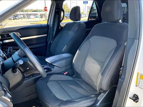 Used 2019 Ford Explorer XLT image 18