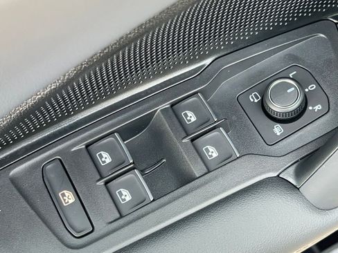 New 2026 Volkswagen Tiguan SEL R-Line AWD/4WD image 16