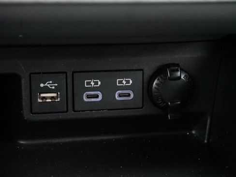 Certified 2023 Toyota Highlander XLE image 29