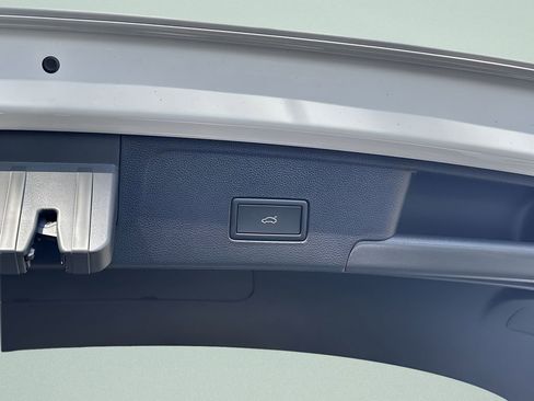 New 2026 Volkswagen Atlas Cross Sport SE image 25