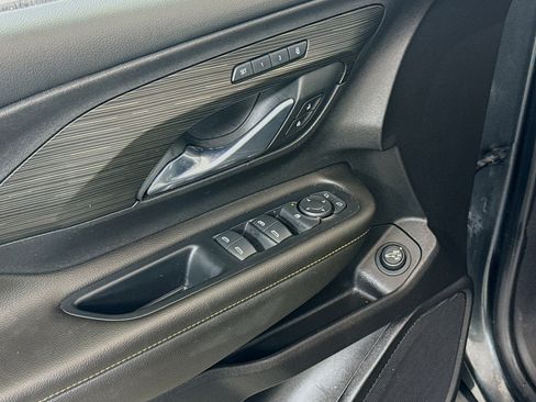 Used 2021 GMC Terrain SLT w/ Elevation Edition image 19