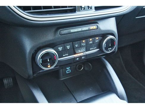 Used 2022 Ford Escape SE w/ SE Sport Appearance Package image 24