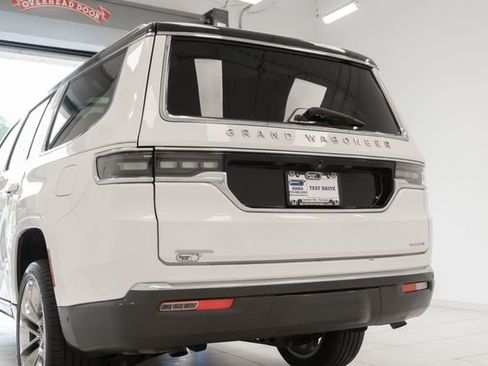 Used 2022 Jeep Grand Wagoneer Series II w/ Flexible Seating Group AWD/4WD image 11
