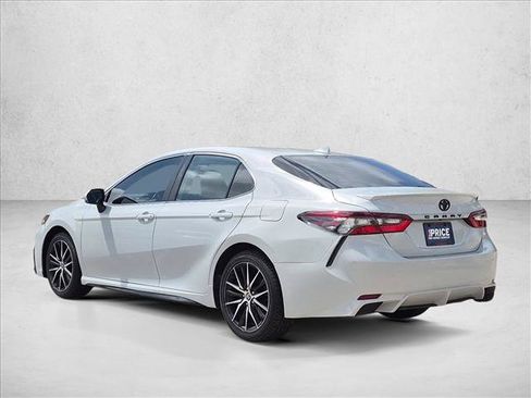 Used 2022 Toyota Camry SE FWD image 7