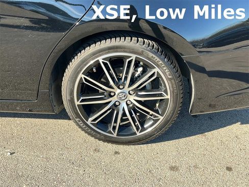 Used 2019 Toyota Avalon Touring w/ Advanced Safety Package image 16