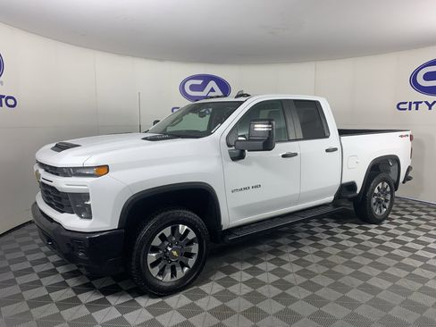 Used 2024 Chevrolet Silverado 2500 Custom w/ Custom Convenience Package AWD/4WD image 6