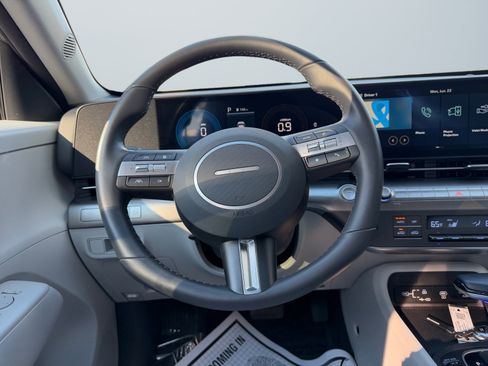 Used 2025 Hyundai Kona SEL AWD/4WD image 14