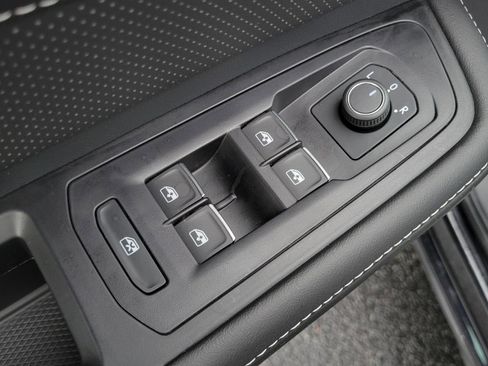 Used 2025 Volkswagen Atlas SEL image 14