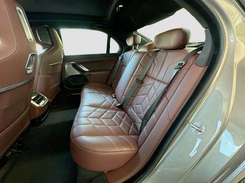 Used 2023 BMW 740i image 26