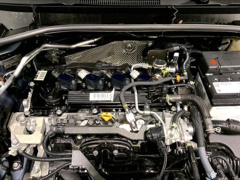 Used 2025 Toyota Corolla Cross LE image 33