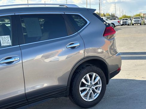 Used 2017 Nissan Rogue SV w/ SV Premium Package AWD/4WD image 7