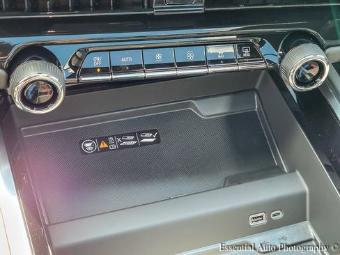 New 2025 Chevrolet Suburban Premier w/ Sun And Tow Package image 17