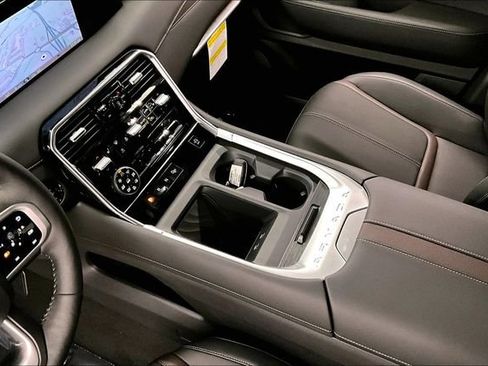 New 2026 Nissan Armada SL w/ Captain's Chari Seat Package AWD/4WD image 9