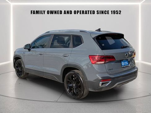 Certified 2023 Volkswagen Taos SE w/ Black Wheel Package FWD image 4