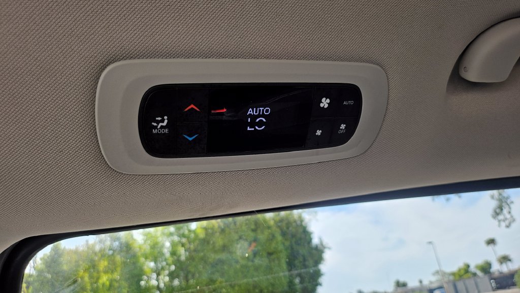 Used 2023 Chrysler Pacifica Touring-L FWD image 40