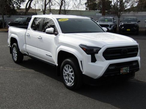 Certified 2025 Toyota Tacoma SR5 image 7