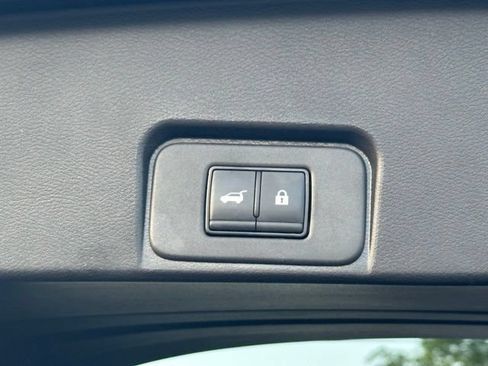Used 2025 Nissan Rogue SV AWD/4WD image 18