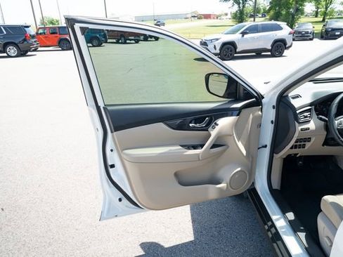 Used 2020 Nissan Rogue SV FWD image 13