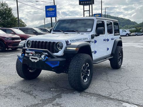Used 2025 Jeep Wrangler Unlimited Rubicon 4xe w/ Convenience Group AWD/4WD image 3