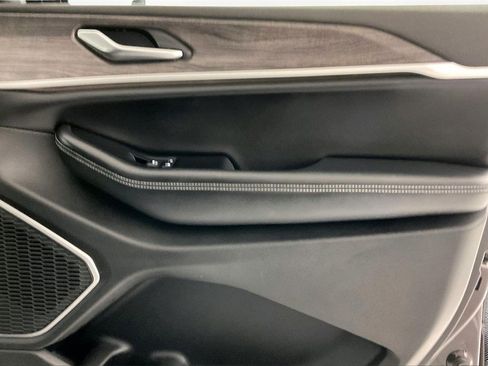 Used 2022 Jeep Grand Cherokee Limited 4xe w/ Luxury Tech Group II image 23