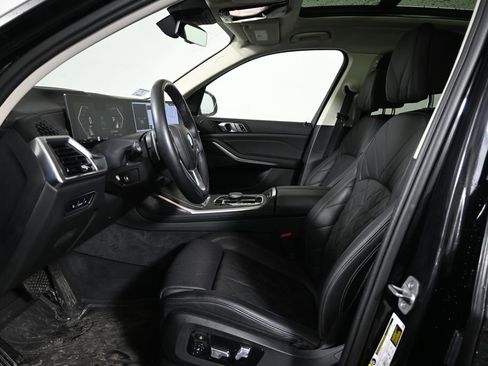 Used 2024 BMW X7 xDrive40i w/ Premium Package image 3