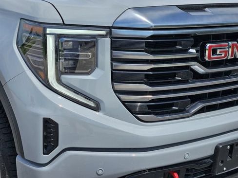 Used 2024 GMC Sierra 1500 AT4 w/ Technology Package AWD/4WD image 8