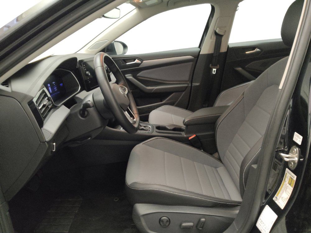 Used 2025 Volkswagen Jetta SE FWD image 17