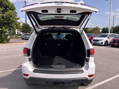 Used 2020 Jeep Grand Cherokee Laredo w/ Laredo X Package RWD image 35