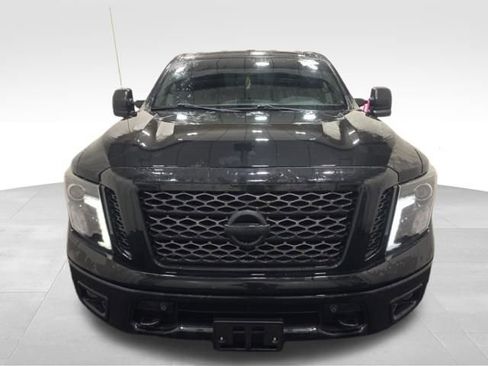 Used 2018 Nissan Titan XD image 4