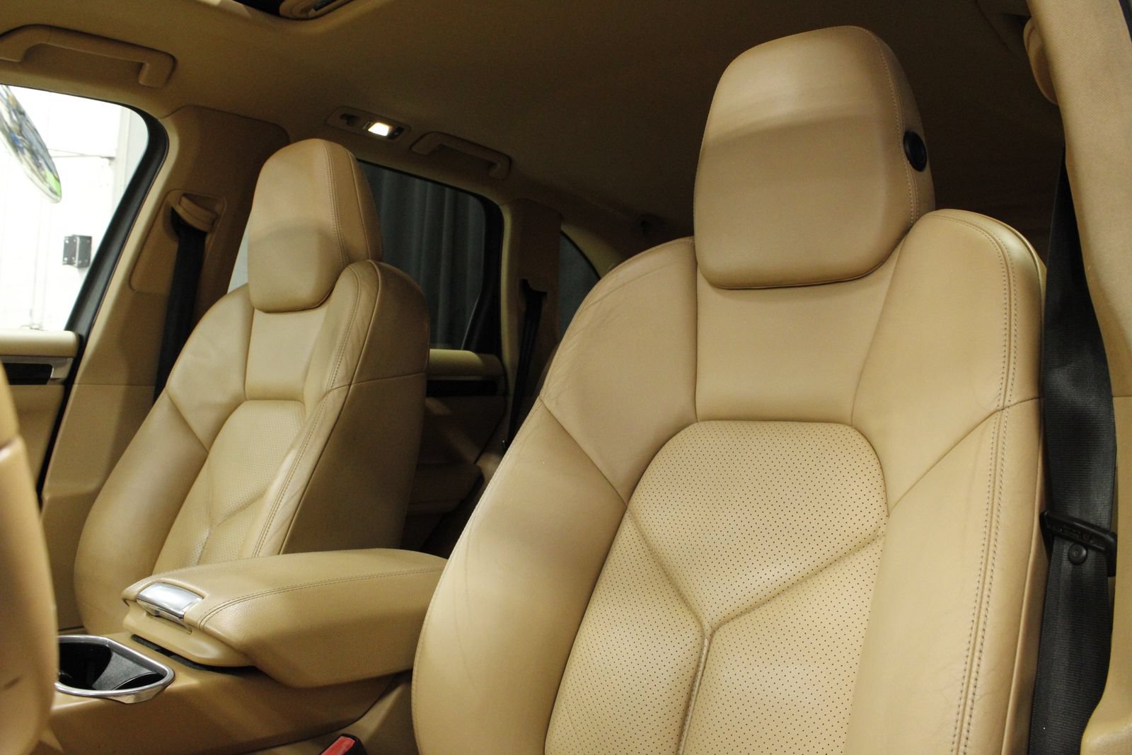 Used 2011 Porsche Cayenne S AWD/4WD image 5