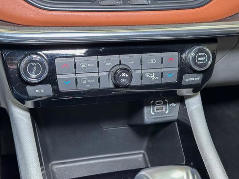 Certified 2023 Jeep Compass Limited image 39