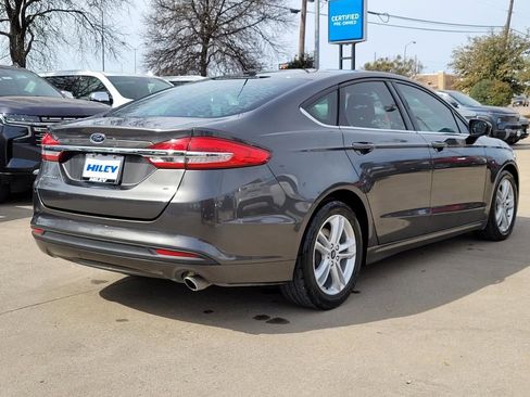 Used 2018 Ford Fusion SE image 4