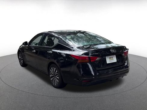 Used 2025 Nissan Altima 2.5 SV FWD image 11