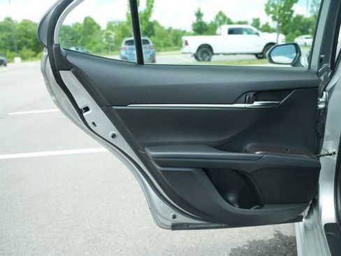 Used 2023 Toyota Camry SE FWD image 16